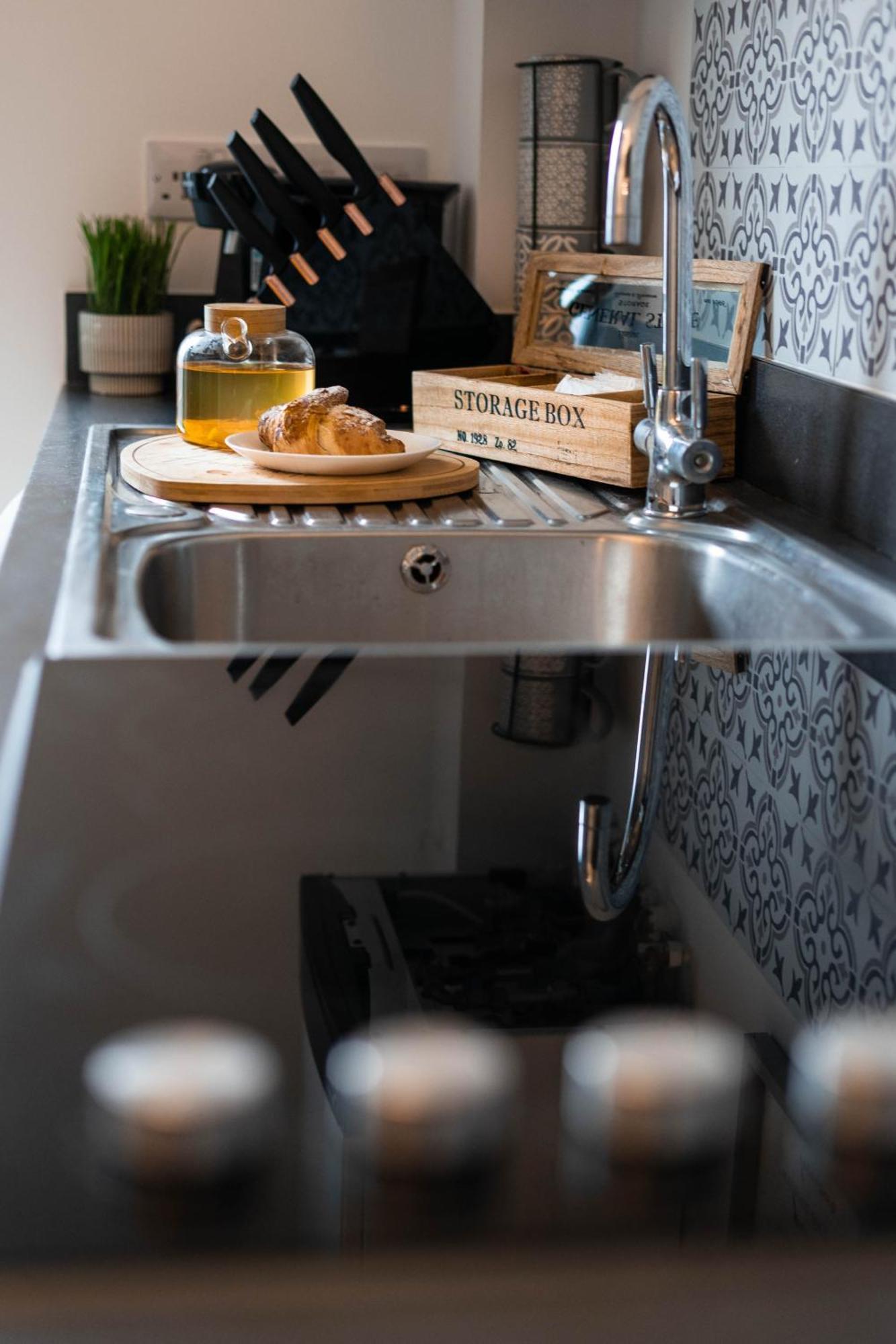 1 Bed House , Free Wifi,Free Parking,Leasure,Business Leilighet Swansea Eksteriør bilde