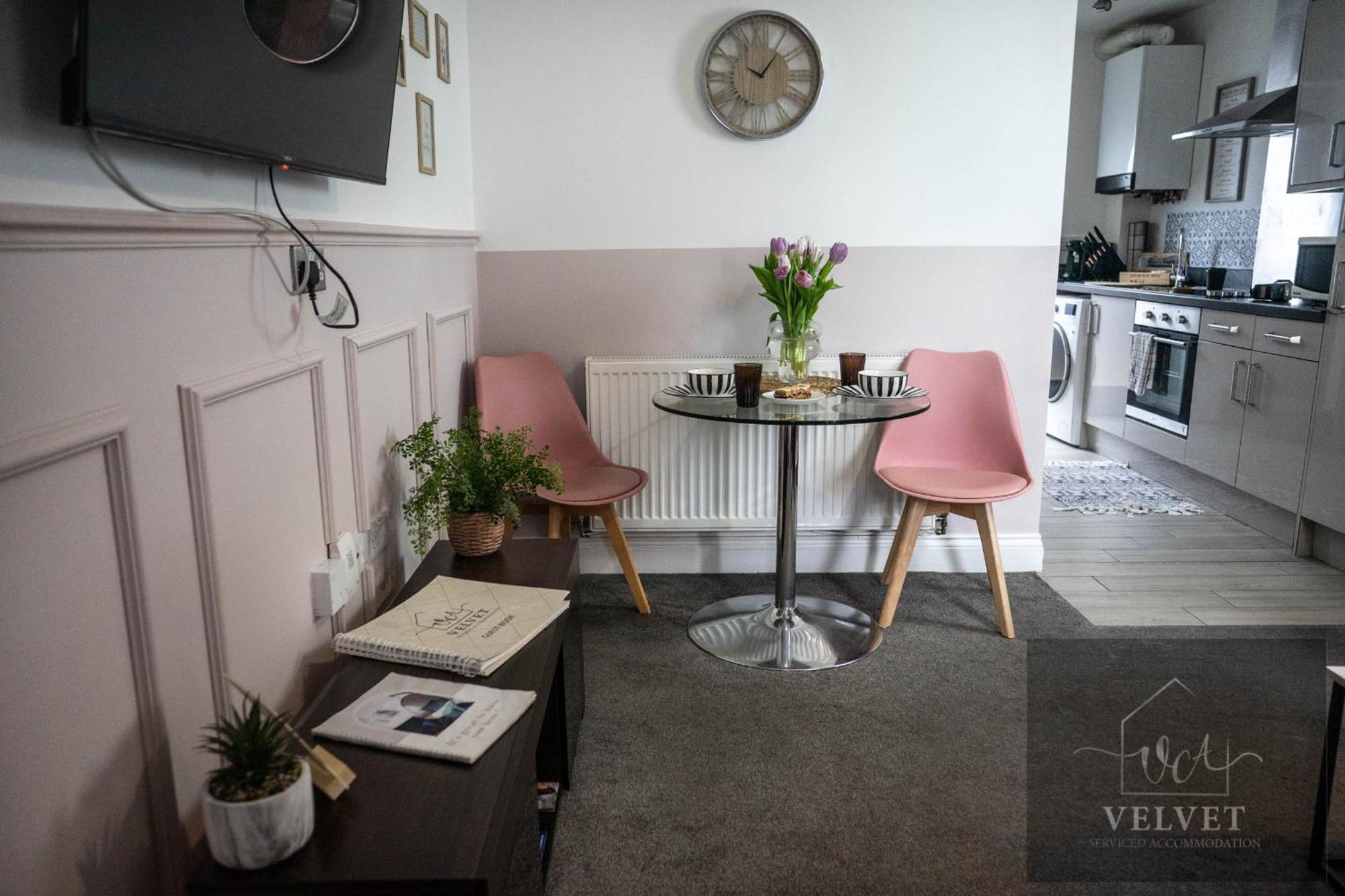 1 Bed House , Free Wifi,Free Parking,Leasure,Business Leilighet Swansea Eksteriør bilde